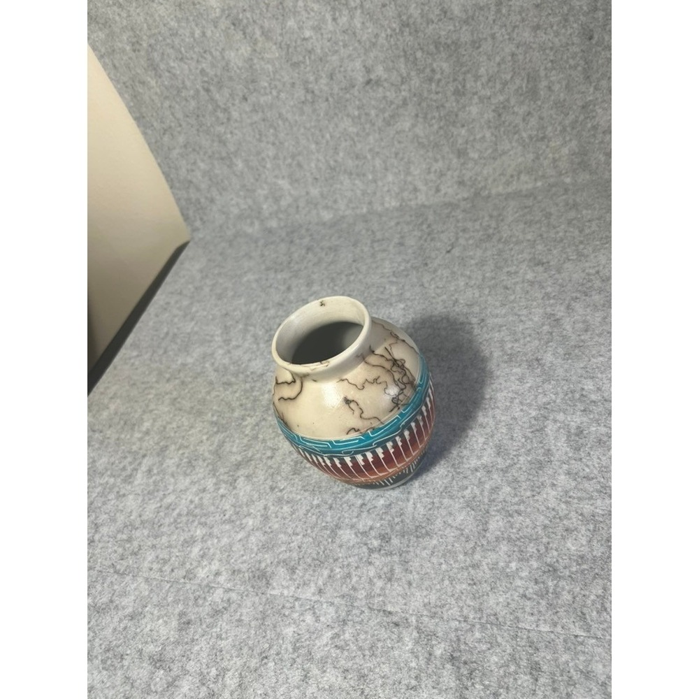 Native American Etched Pottery signed by artist 6.5" - Picture 4 of 8